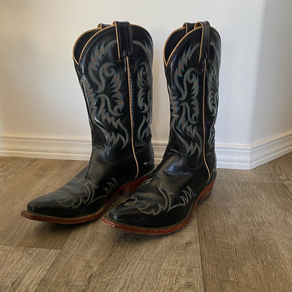 Nocoma Boots. Size 8 1/2. Black.